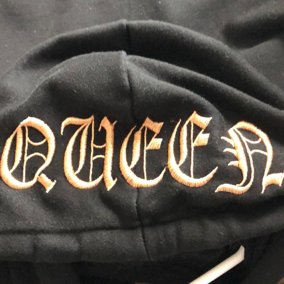 Cropped sweater. - Picture 2 of 2